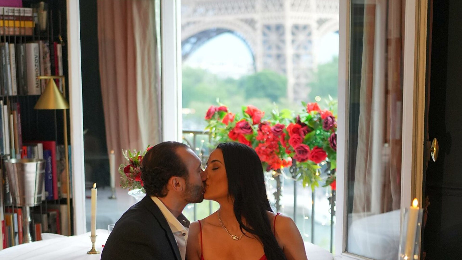 Candlelit Paris dinner date — meet singles in Phoenix